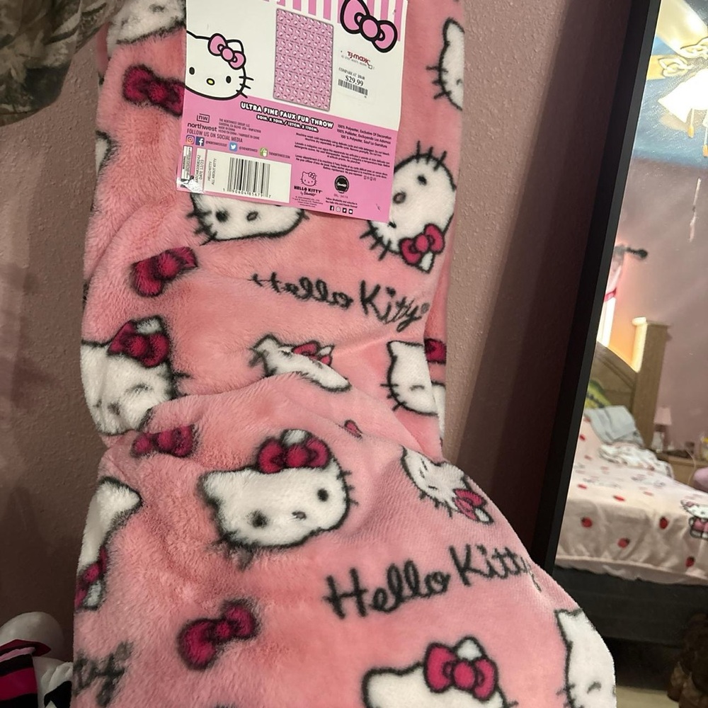 Hello Kitty Pink Fleece Throw with Bow Pattern